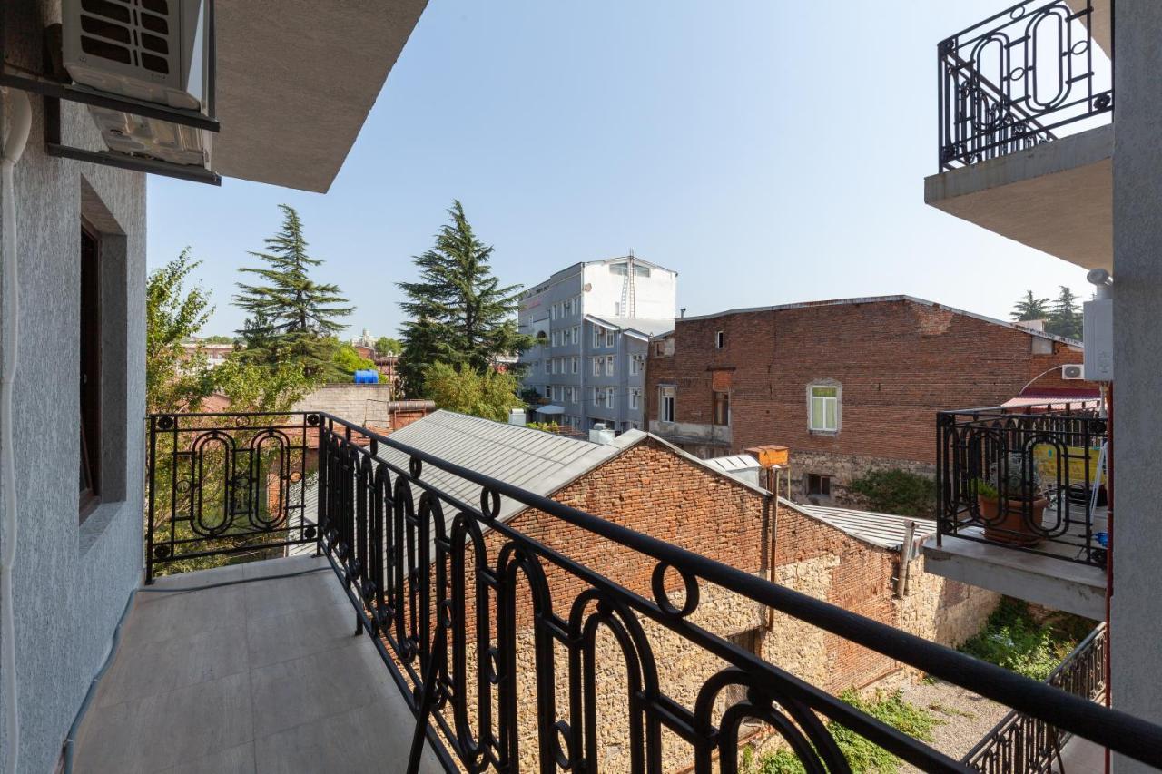 Irina'S Apartments Кутаиси Экстерьер фото